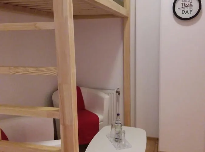 Living In The Box ברלין