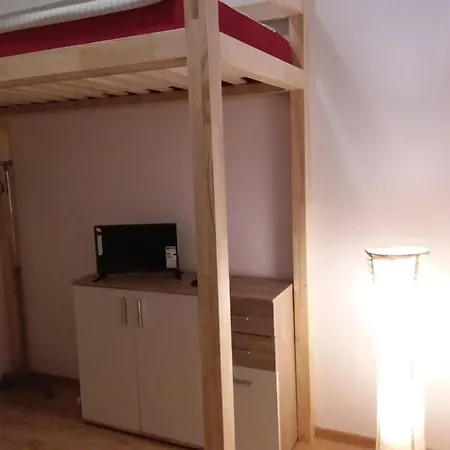 Living In The Box Hostel *