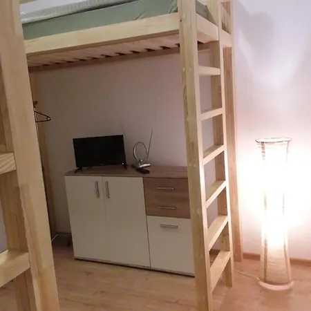 Living In The Box Hostel *