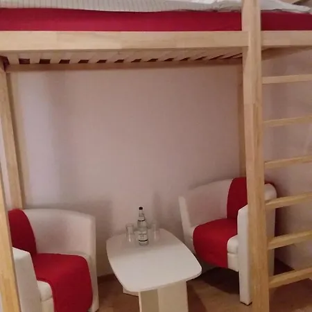 Living In The Box Hostel *