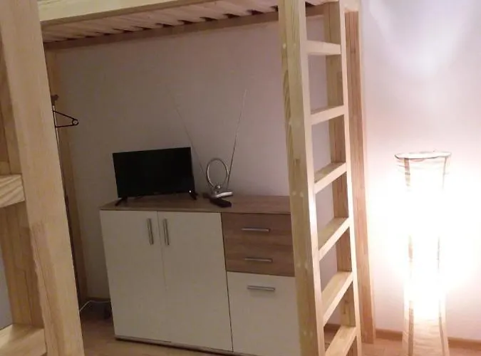 Living In The Box ホステル *