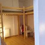 Living In The Box Albergue