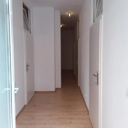 Living In The Box Berlim