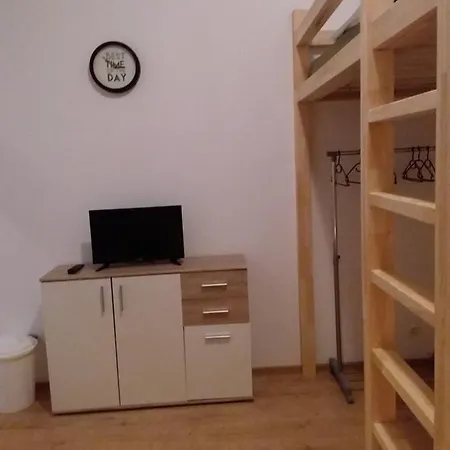 Living In The Box ברלין