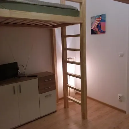 אכסניה Living In The Box *