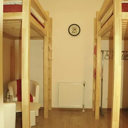 Hostel Living In The Box