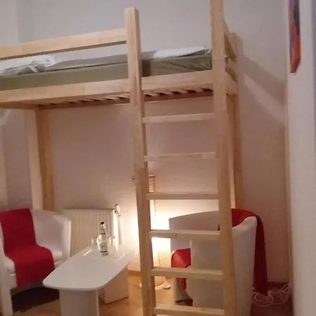 Vandrarhem Living In The Box