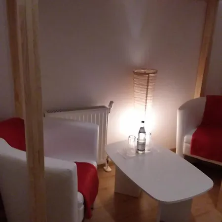 بيت شباب Living In The Box برلين
