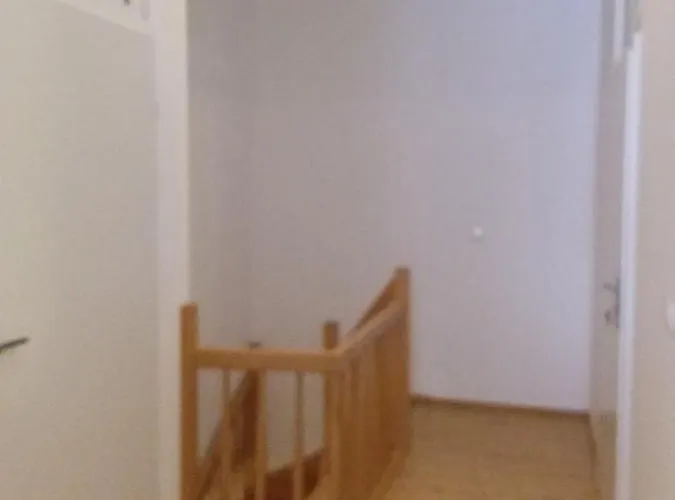 Living In The Box Hostal